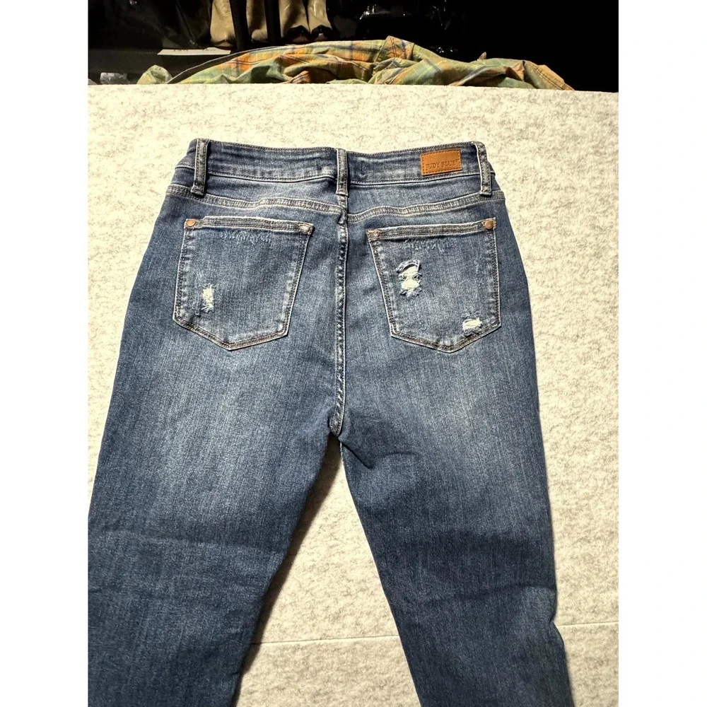 Judy Blue Women's Distressed Blue Jeans Size 26x27 size 7/28 ;